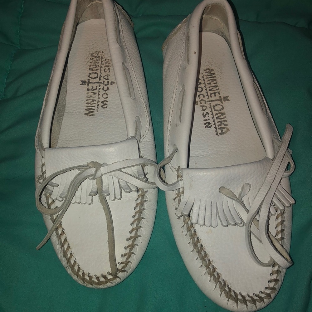 minnetonka moccasins in white